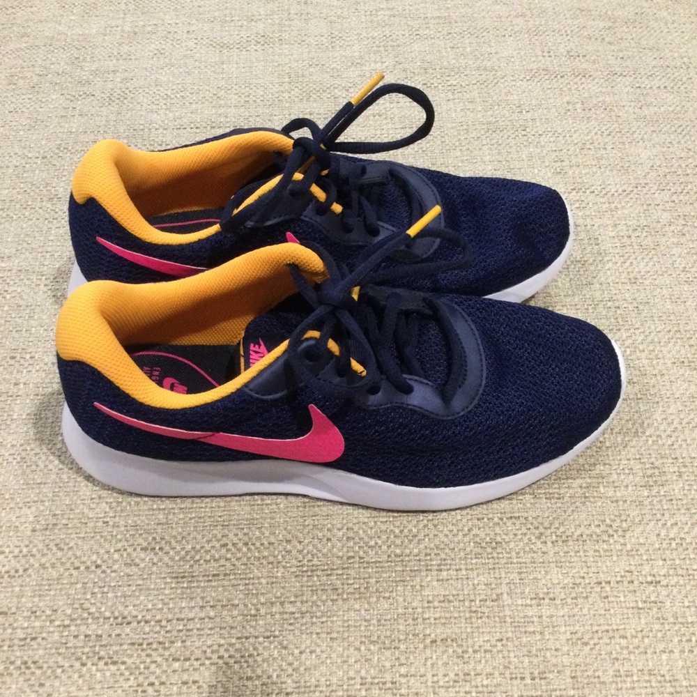 Nike Tanjun Running sneakers-women’s size 8.5